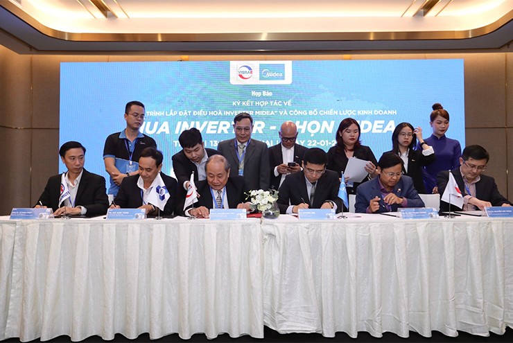 Midea tổ chức họp báo ký kết và công bố chiến lược kinh doanh “Mua inverter, chọn Midea”