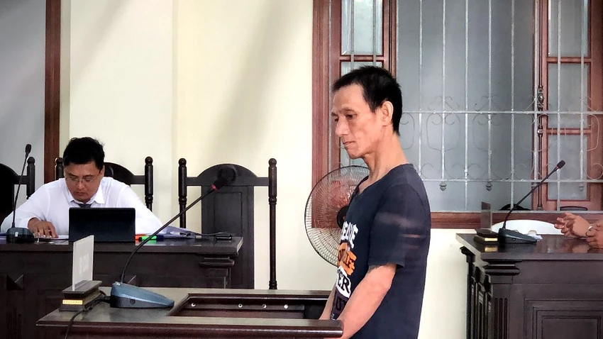 Bị cáo Nguyễn Văn Út tại tòa ngày 17-1. Ảnh: NHẪN NAM