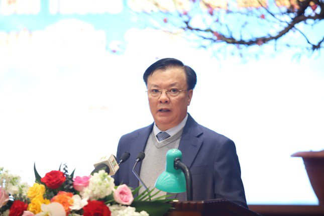 Bí thư Thành ủy Hà Nội Đinh Tiến Dũng phát biểu tại buổi gặp mặt.
