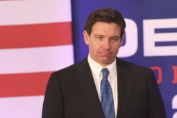 Đối thủ tiềm năng nhất từ bỏ tranh cử, tuyên bố ủng hộ ông Trump