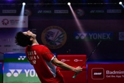 Thể thao - "Djokovic cầu lông Trung Quốc" bị tố giả vờ đau để giành ngôi vô địch