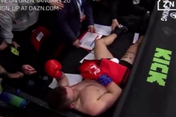 Thể thao - Boxing "hiếm có khó tìm": Nam võ sỹ bị đối thủ đấm "bay" khỏi võ đài