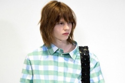 Thời trang - Jonathan Anderson tìm ra thuật toán mới cho sự nam tính với LOEWE 2024