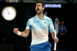 Djokovic xô đổ nhiều cột mốc sau khi giành vé tứ kết Australian Open