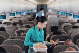 Một doanh nghiệp lãi gần 4 tỉ đồng mỗi tháng nhờ bán trà sữa, đồ ăn trên máy bay