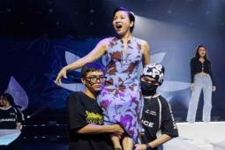 Thời trang - Diva Mỹ Linh U50 là "thánh" hài hước, gu ăn mặc trẻ trung được lòng công chúng