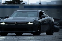 Tin tức ô tô - Hãng xe cơ bắp Mỹ chạy thử nghiệm mẫu xe điện mới