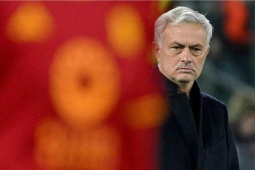 Tin mới nhất bóng đá tối 22/1: Mourinho do dự với lời mời của Napoli