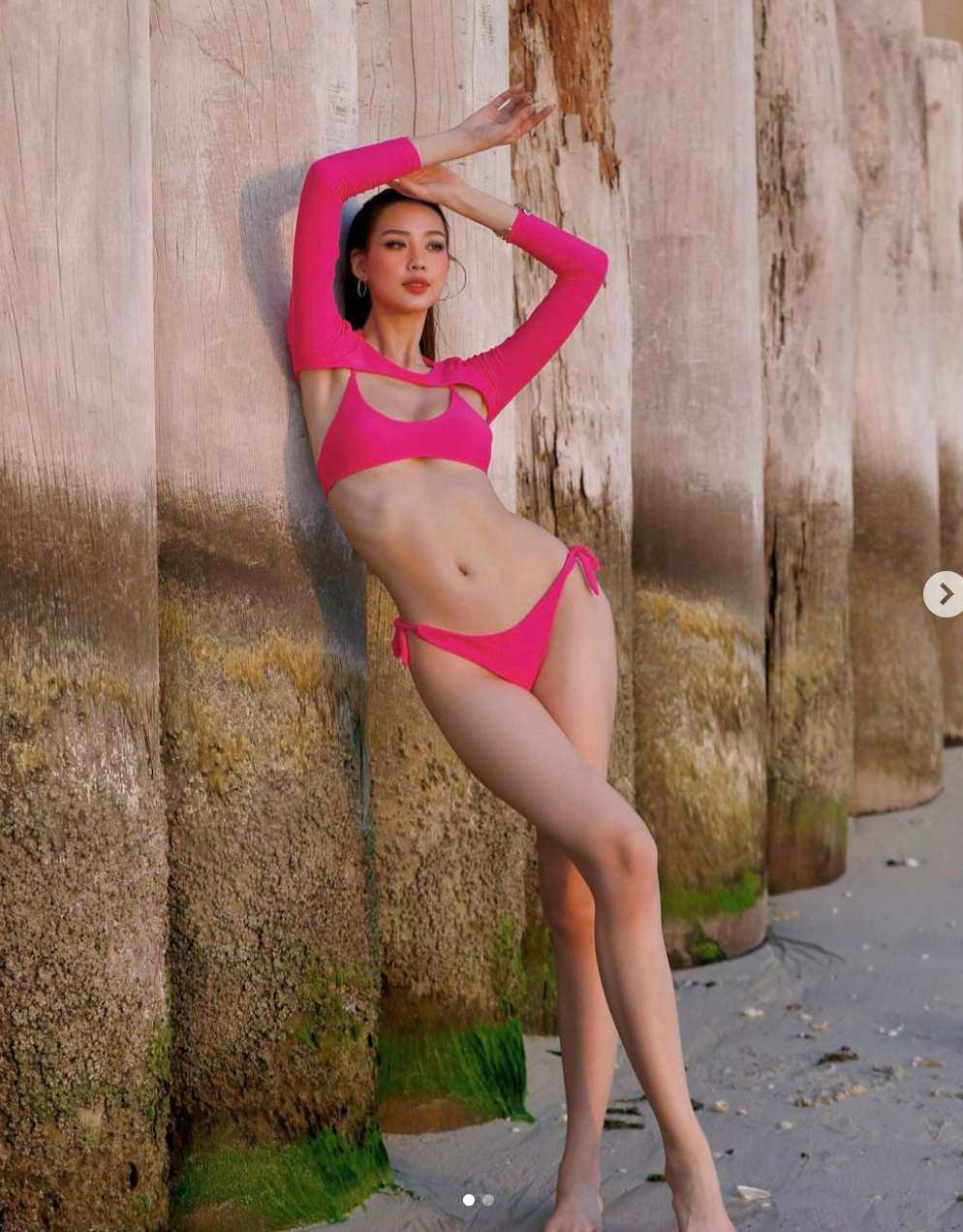 Hoa hậu Việt có chiều cao gần đụng trần máy bay, mê váy ngắn khoe chân dài miên man - 9