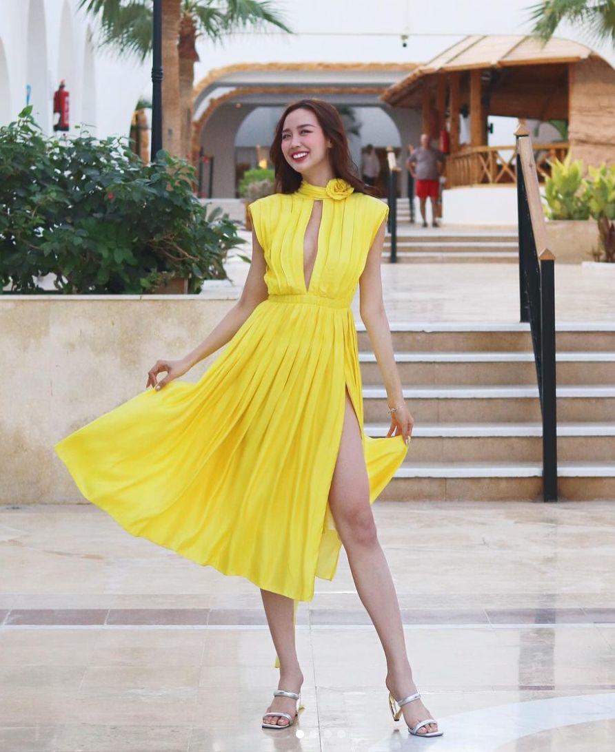Hoa hậu Việt có chiều cao gần đụng trần máy bay, mê váy ngắn khoe chân dài miên man - 8