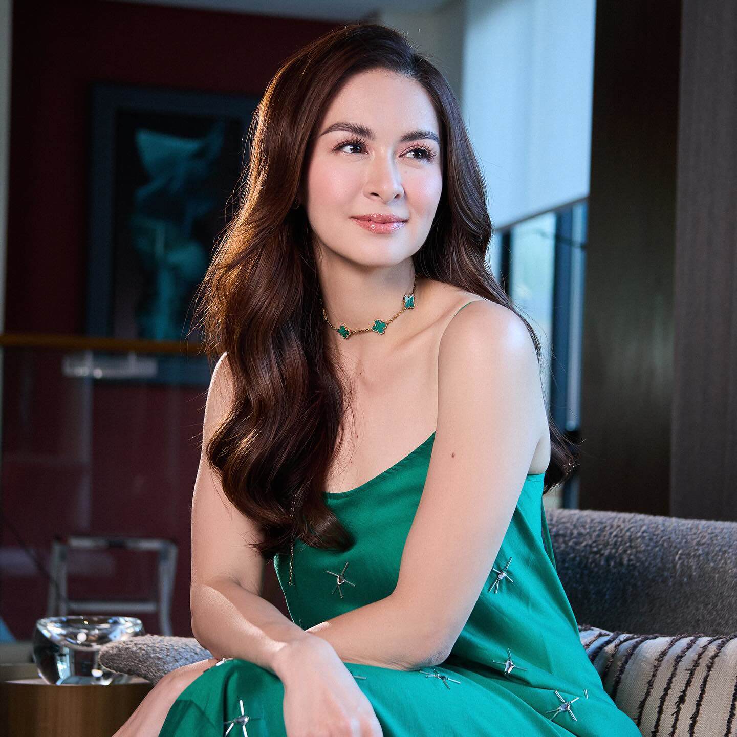 "Người đàn bà đẹp nhất Philippines" không còn lộ vòng 2 "màu mỡ" vì váy lụa - 1