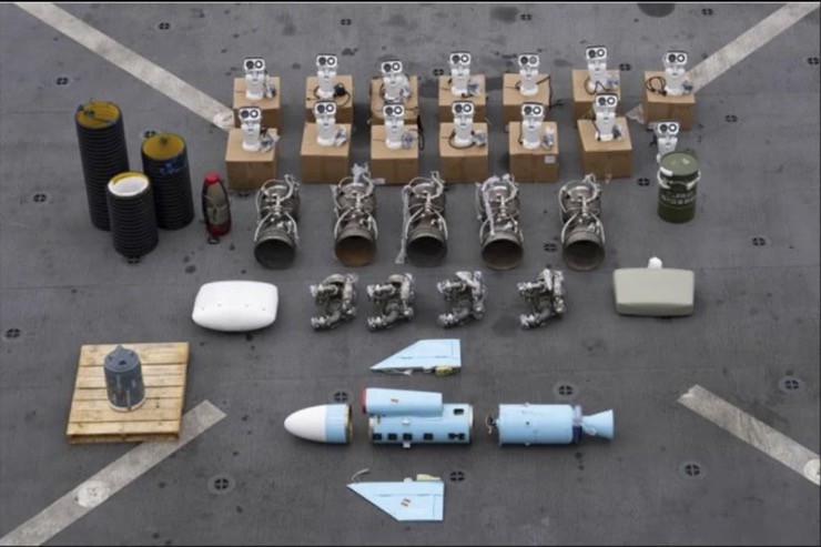 Các thành phần tên lửa trên thuyền chở vũ khí Iran được đặc nhiệm Mỹ phát hiện.