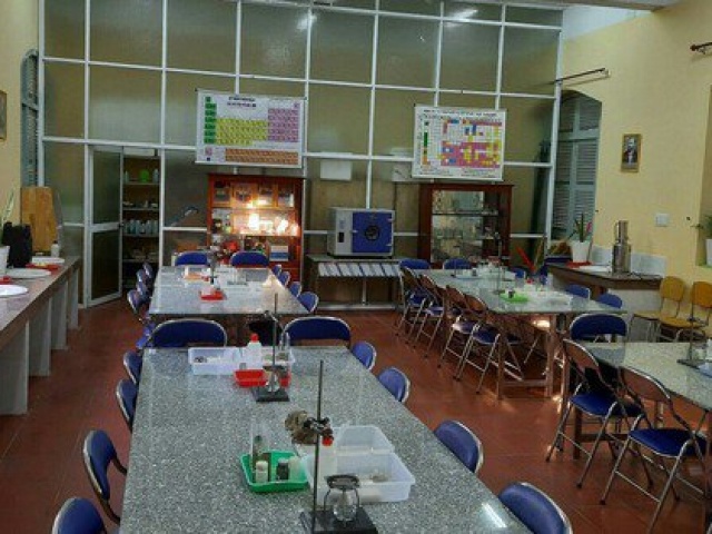 Tin tức trong ngày - Cần Thơ: Nổ ống nghiệm trong giờ thực hành, 5 học sinh bị thương