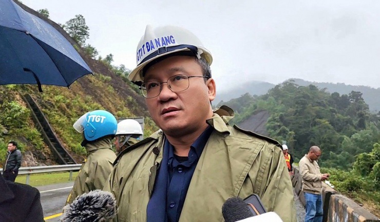 &Ocirc;ng Khuất Việt H&ugrave;ng, Ph&oacute; Chủ tịch chuy&ecirc;n tr&aacute;ch Ban An to&agrave;n giao th&ocirc;ng Quốc gia, y&ecirc;u cầu l&agrave;m r&otilde; tr&aacute;ch nhiệm của tổ chức, c&aacute; nh&acirc;n về việc định vị xe kh&aacute;ch bị mất hai ng&agrave;y. Ảnh: MINH TRƯỜNG.