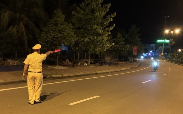 Cảnh sát giao thông huyện Vĩnh Thạnh tiến hành tuần tra kiểm soát giao thông trên địa bàn