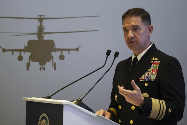 Phó Đô đốc Brad Cooper, Tư lệnh hạm đội 5 của hải quân Mỹ có trụ sở tại Bahrain. Ảnh: AP