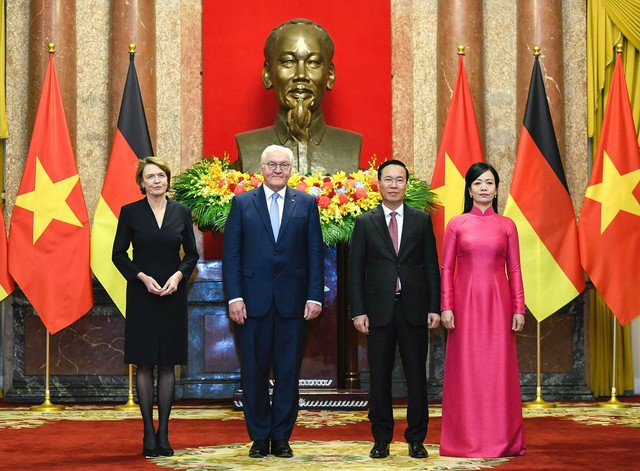 Chủ tịch nước Võ Văn Thưởng và Phu nhân chủ trì lễ đón trọng thể Tổng thống Đức Frank- Walter Steinmeier và Phu nhân thăm cấp Nhà nước tới Việt Nam. Ảnh: Hữu Hưng