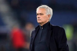 Mourinho do dự sau khi rời Roma, chờ hết EURO để dẫn dắt ĐT Anh?