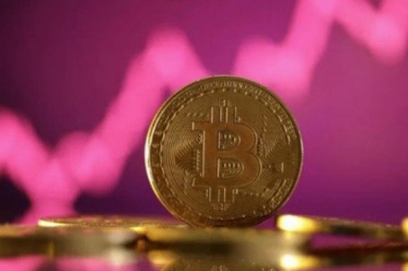 Giá bitcoin tụt xuống mức thấp nhất kể từ khi ETF được cấp phép