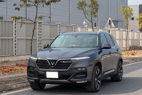 Giá xe VinFast Lux SA2.0 niêm yết và lăn bánh tháng 1/2024