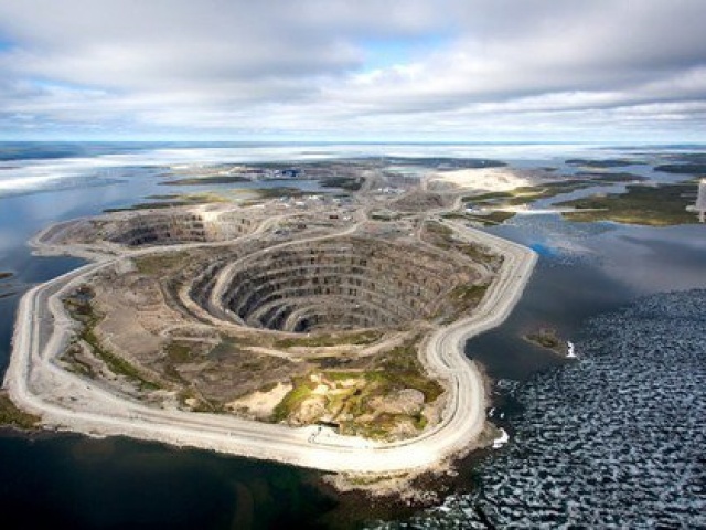 Canada: Máy bay rơi khi đang đến mỏ kim cương, nhiều người thiệt mạng