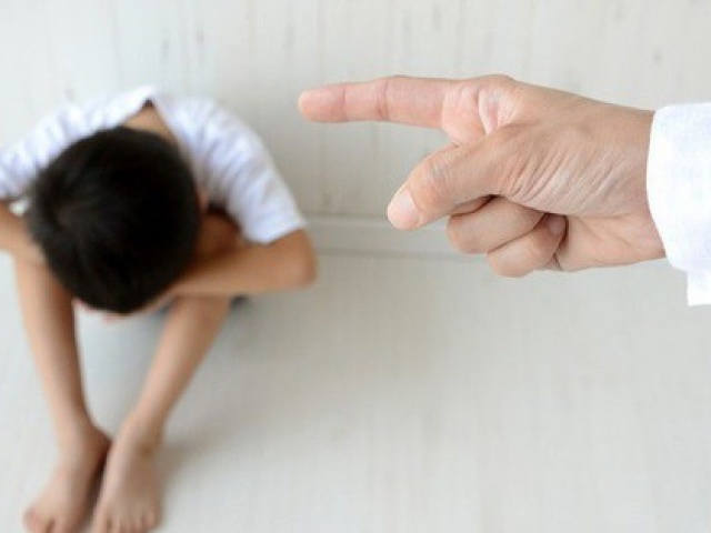 Giáo dục - du học - Tức giận quá mức vì con đạt điểm thấp môn thể dục, bố đơn thân làm một việc để dạy dỗ khiến anh hối hận suốt đời