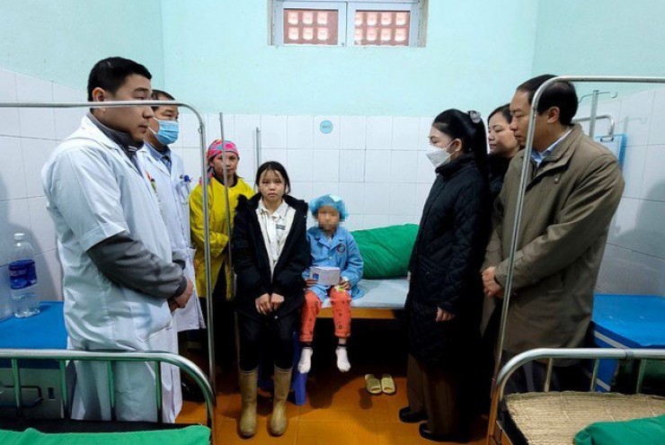 Bé gái 9 tuổi bị người đàn ông bịt mặt bắt cóc