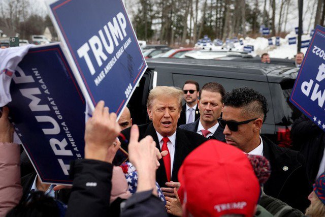 Cựu Tổng thống Donald Trump được dự báo đánh bại ứng viên đối thủ Nikki Haley hôm 23-1 trong cuộc bầu cử sơ bộ ở bang New Hampshire. Ảnh: Reuters