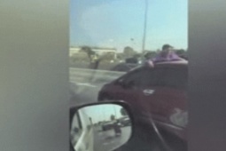 Phi thường - kỳ quặc - Thấy bạn đời ngoại tình, chồng nhảy lên nắp capo đuổi theo, hành động của người vợ khiến dân tình phẫn nộ