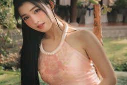 Thời trang - "Thần tiên tỷ tỷ Thanh Hóa" diện áo yếm mong manh, khoe dáng tròn lẳn gợi cảm