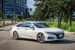 Honda Accord giảm giá 240 triệu đồng để dọn kho xe có VIN 2022