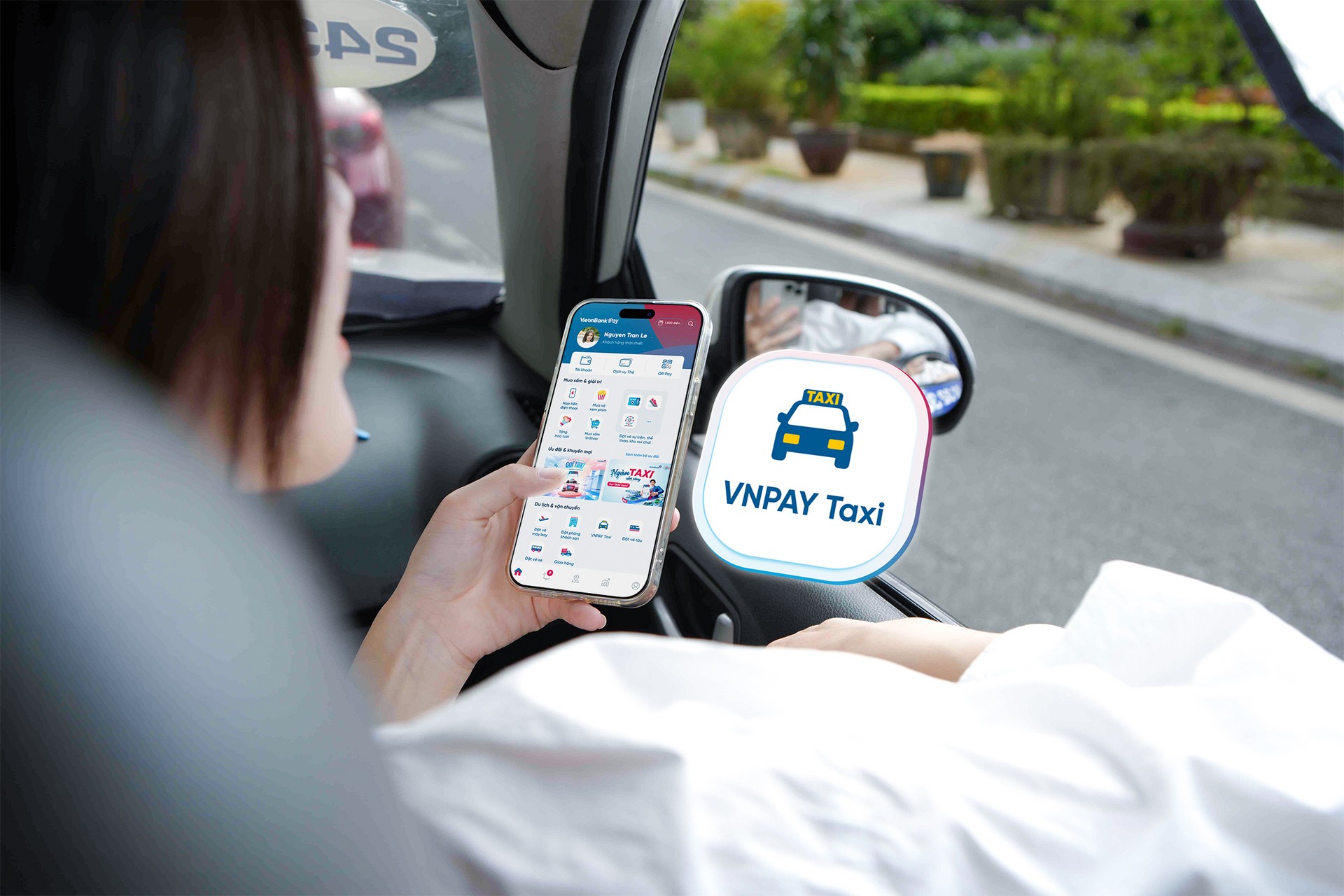 Tính năng VNPAY Taxi trên ứng dụng VietinBank iPay Mobile thu hút người dùng với ngàn ưu đãi.