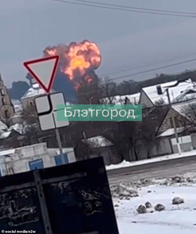 Hình ảnh được cho là khoảnh khắc sau khi máy bay vận tải quân sự của Nga rơi ngày 24/1. Ảnh: e2w