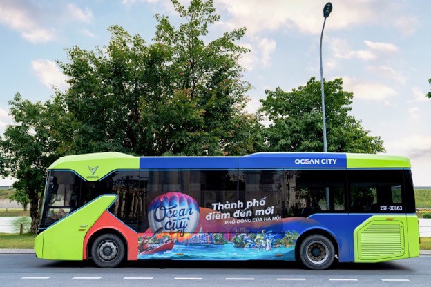 &nbsp; Du khách có thể đến với Hội chợ Xuân 2024 nhờ hệ thống giao thông xanh Vinbus