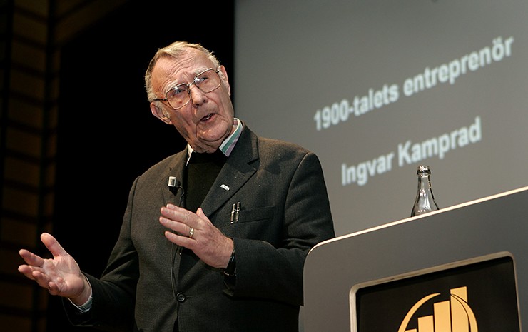 Với giá trị tài sản ròng hơn 40 tỷ USD, Ingvar Kamprad, người sáng lập chuỗi nội thất Ikea, là một trong những người giàu nhất thế giới. Thế nhưng tên tuổi của ông luôn gắn liền với "tiết kiệm" và "lập dị".
