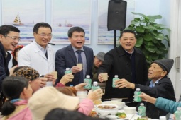 Sức khỏe đời sống - Xúc động bên bữa cơm tất niên cùng những bệnh nhân ung thư