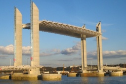 Pont Jacques Chaban-Delmas: Cây cầu nâng cao nhất Châu Âu, "kỳ quan" kiến trúc