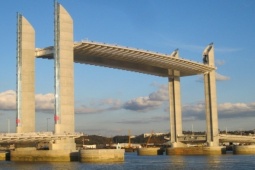 Media - Pont Jacques Chaban-Delmas: Cây cầu nâng cao nhất Châu Âu, "kỳ quan" kiến trúc