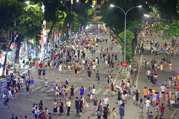 Tạm dừng hoạt động phố đi bộ hồ Hoàn Kiếm đến 19h ngày 23/2 (tức ngày 14 tháng Giêng).