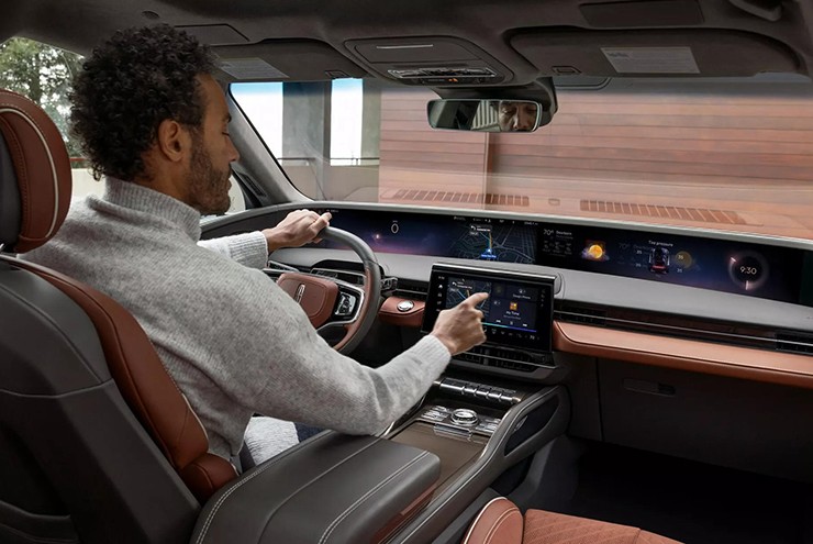 Hãng xe Mỹ giới thiệu màn hình siêu to khổng lồ trên mẫu xe mới - 1