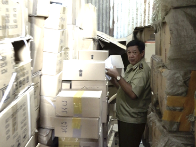 Thị trường - Tiêu dùng - Bất ngờ với nước hoa "Lancôme, CK, Gucci" chỉ 100.000 đồng/lọ