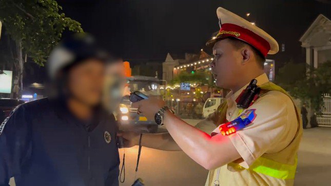 Lực lượng CSGT Công an tỉnh Bình Định tăng cường kiểm tra xử lý vi phạm nồng độ cồn thời gian qua.