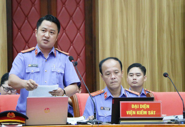Đại diện VKSND tỉnh Kiên Giang đọc bản luận tội, đề nghị mức án đối với các bị cáo