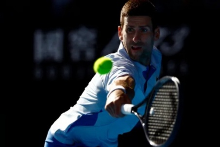 Djokovic lập kỷ lục buồn ở Australian Open, Sinner xô đổ "hàng tá" cột mốc