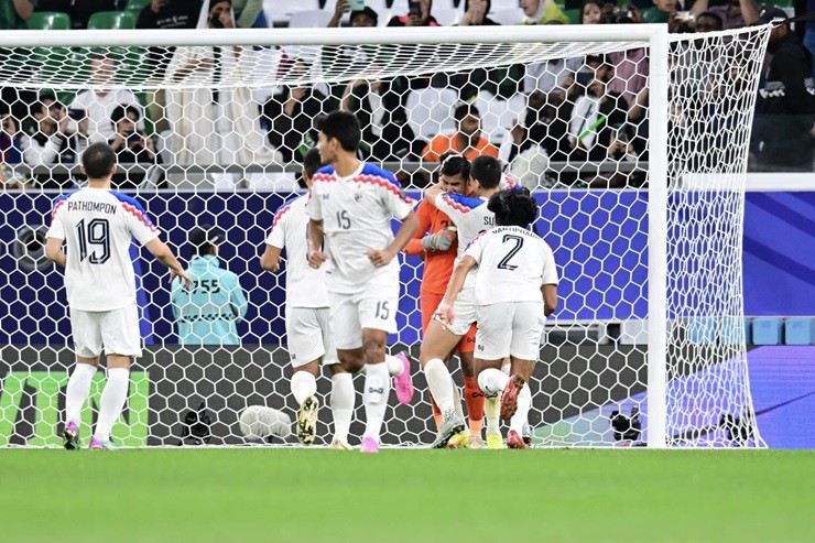 Thái Lan vượt qua vòng bảng Asian Cup với thành tích bất bại và giữ sạch lưới