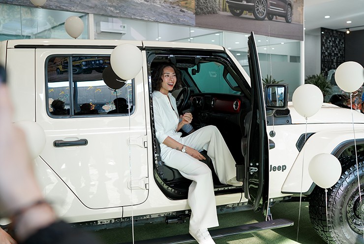 Ngô Thanh Vân được chồng tặng xe bán tải hơn 4 tỷ đồng - 3