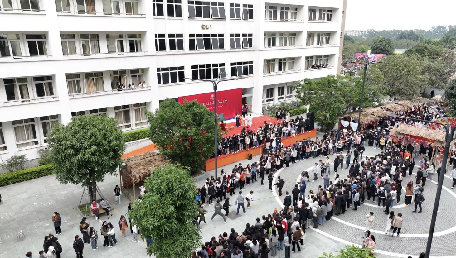 Trở lại tuổi thơ cùng các trò chơi dân gian...