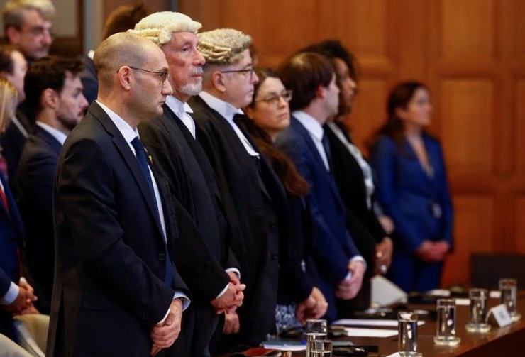 Nhóm pháp lý của Israel tại trụ sở Toàn Công lý Quốc tế (ICJ) ở TP The Hague (Hà Lan) ngày 26-1. Ảnh: REUTERS
