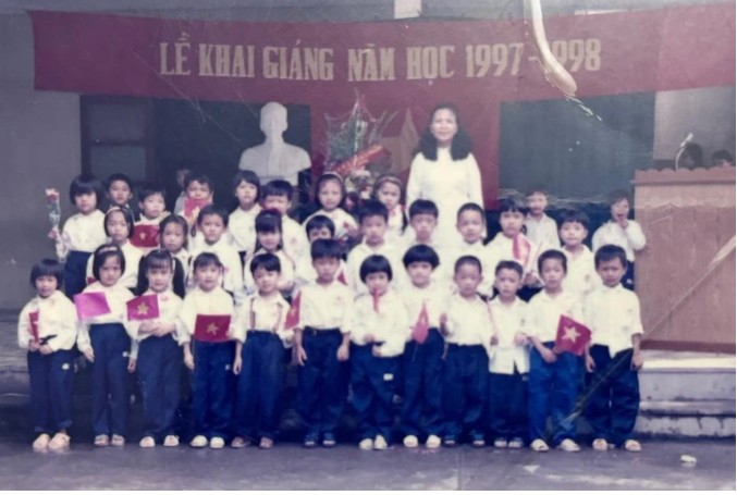 Lễ khai giảng năm học 1997-1998 của lớp chị Hạnh. Ảnh: NVCC