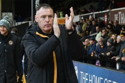 Bóng đá - Đội hạng 4 đấu MU ở FA Cup: HLV dọa "đuổi" vợ khỏi nhà, quyết gây sốc "Quỷ đỏ"